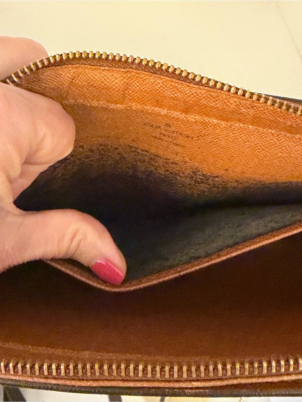 Louis Vuitton Monogram Pochette Accessoires Wristlet

Description: - Picture 11 of 11